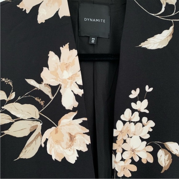 Dynamite Black Floral Blazer - Picture 3 of 4